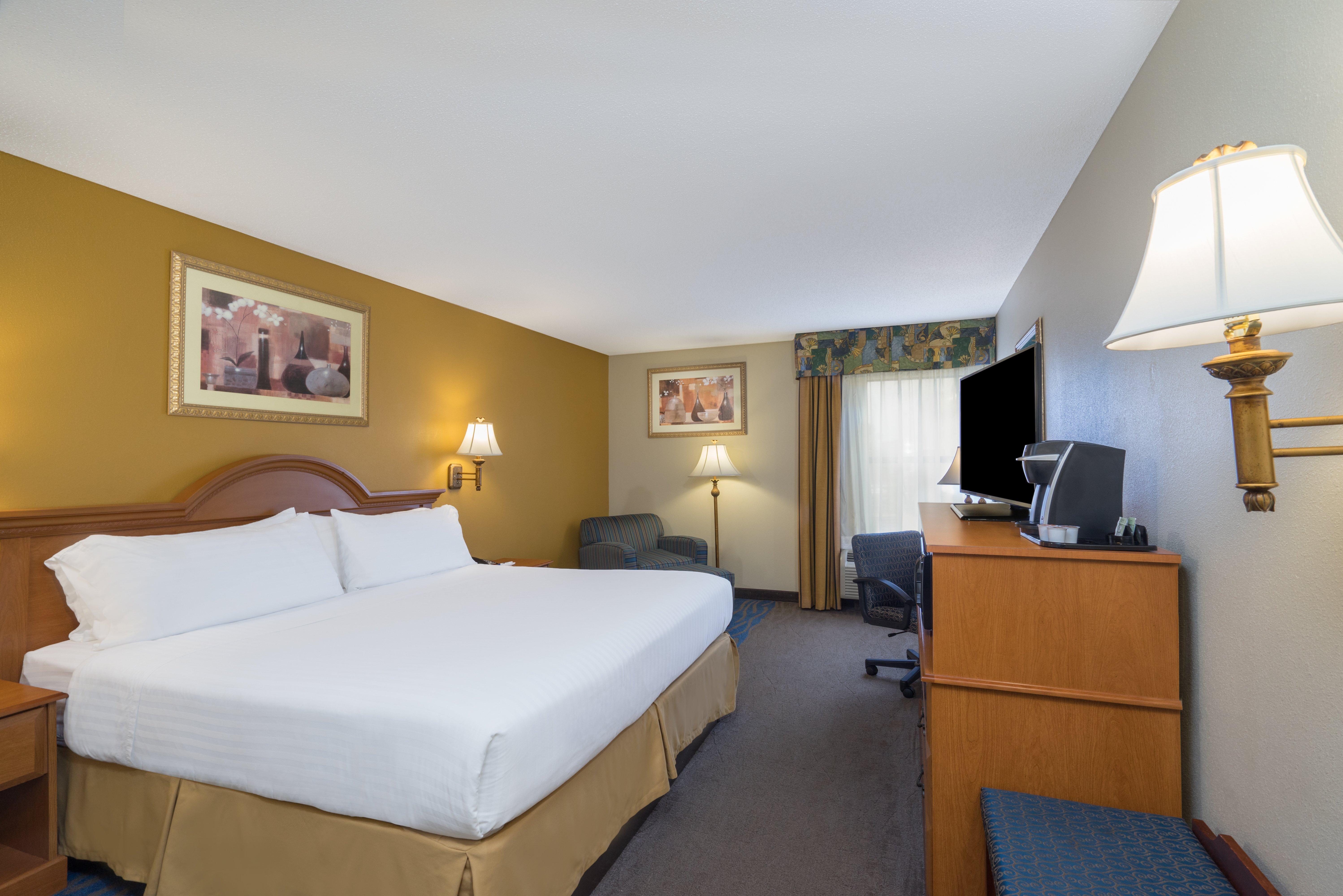 Clarion Pointe New Bern Hotel Bagian luar foto