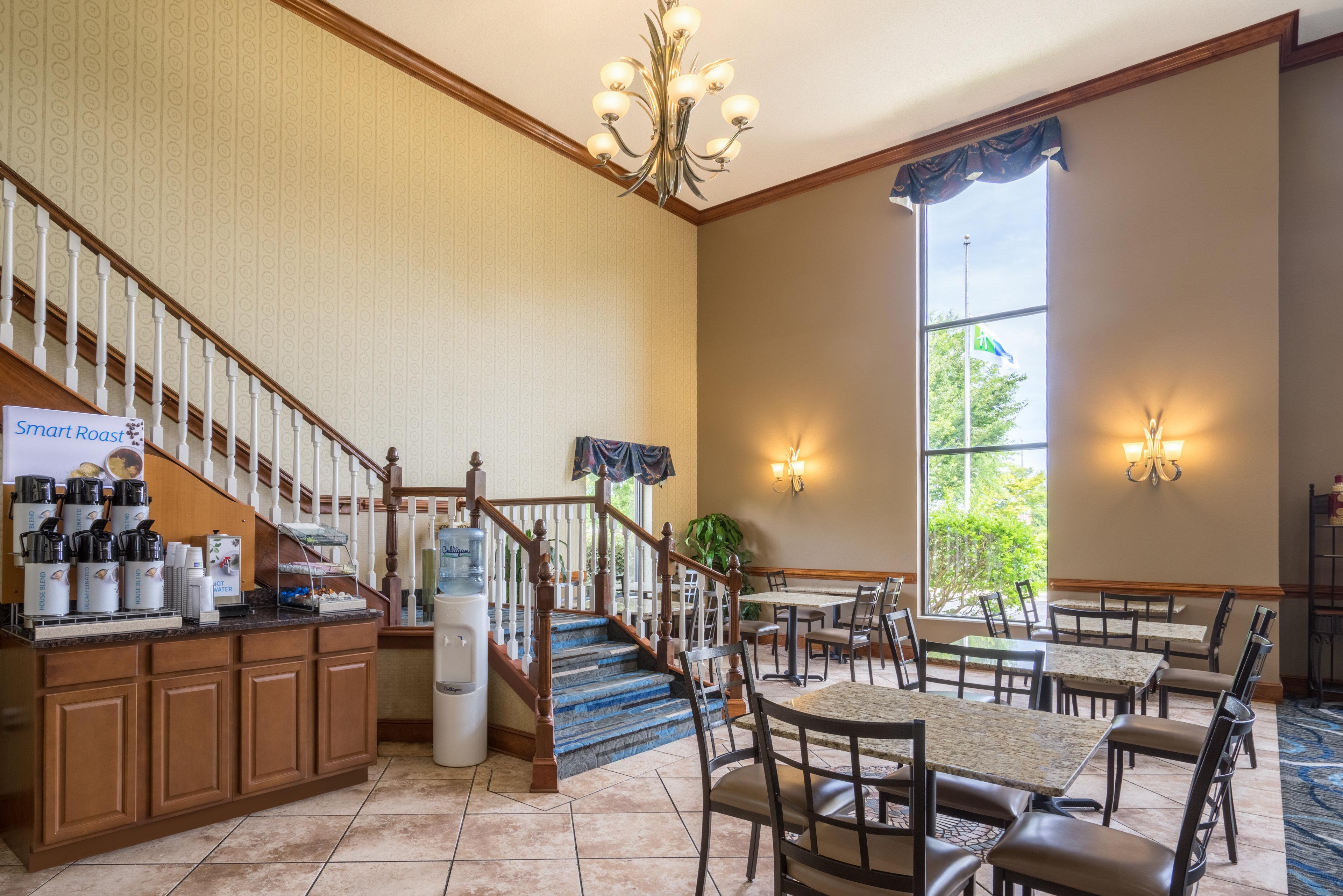 Clarion Pointe New Bern Hotel Bagian luar foto