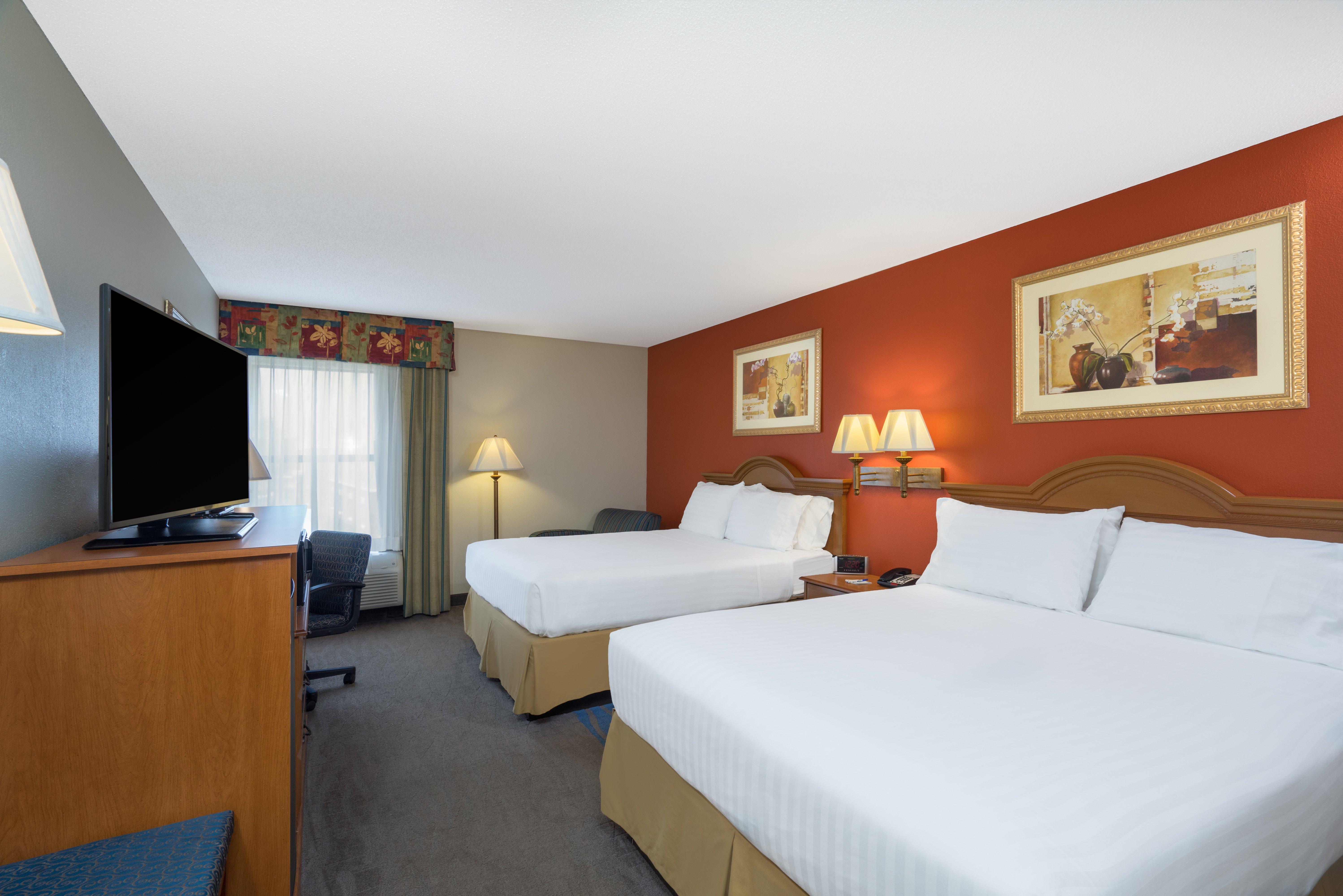 Clarion Pointe New Bern Hotel Bagian luar foto