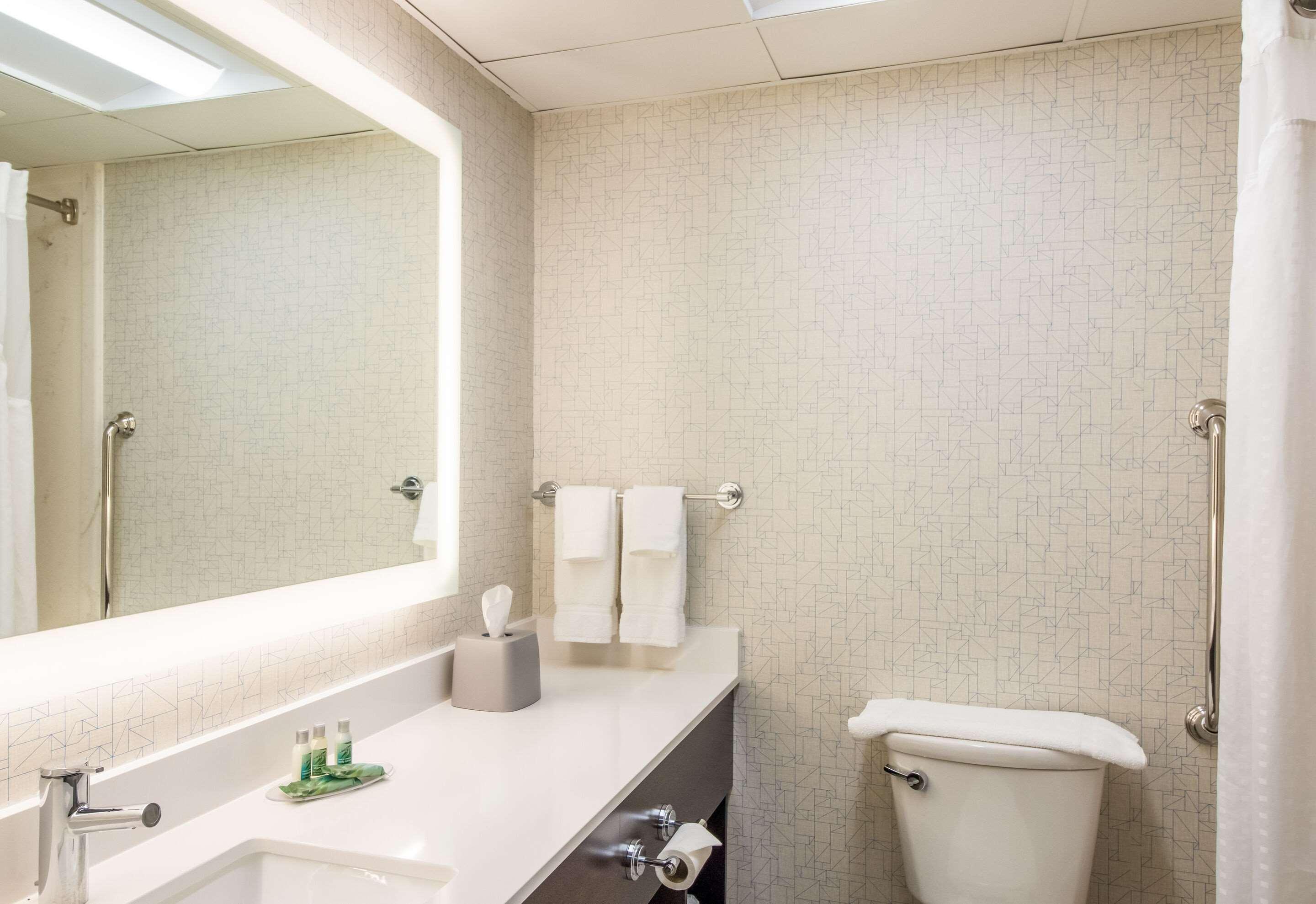 Clarion Pointe New Bern Hotel Bagian luar foto