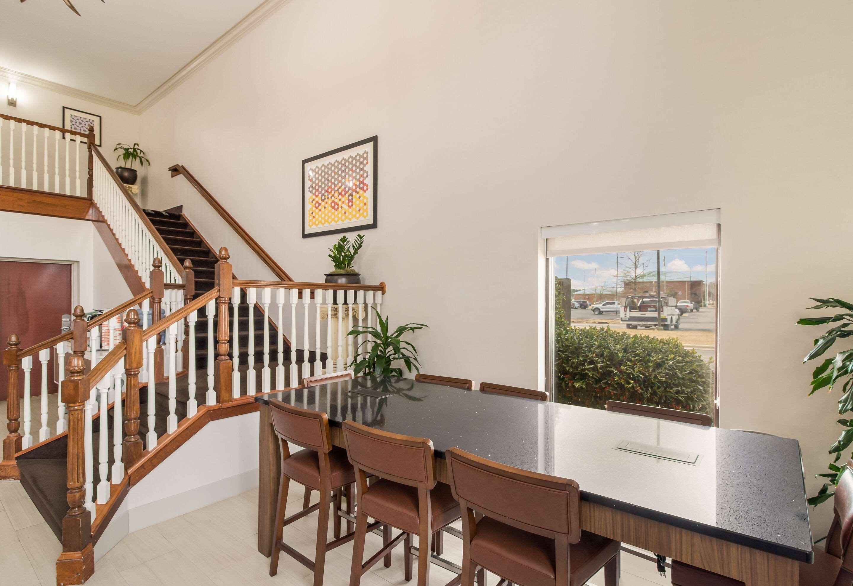 Clarion Pointe New Bern Hotel Bagian luar foto