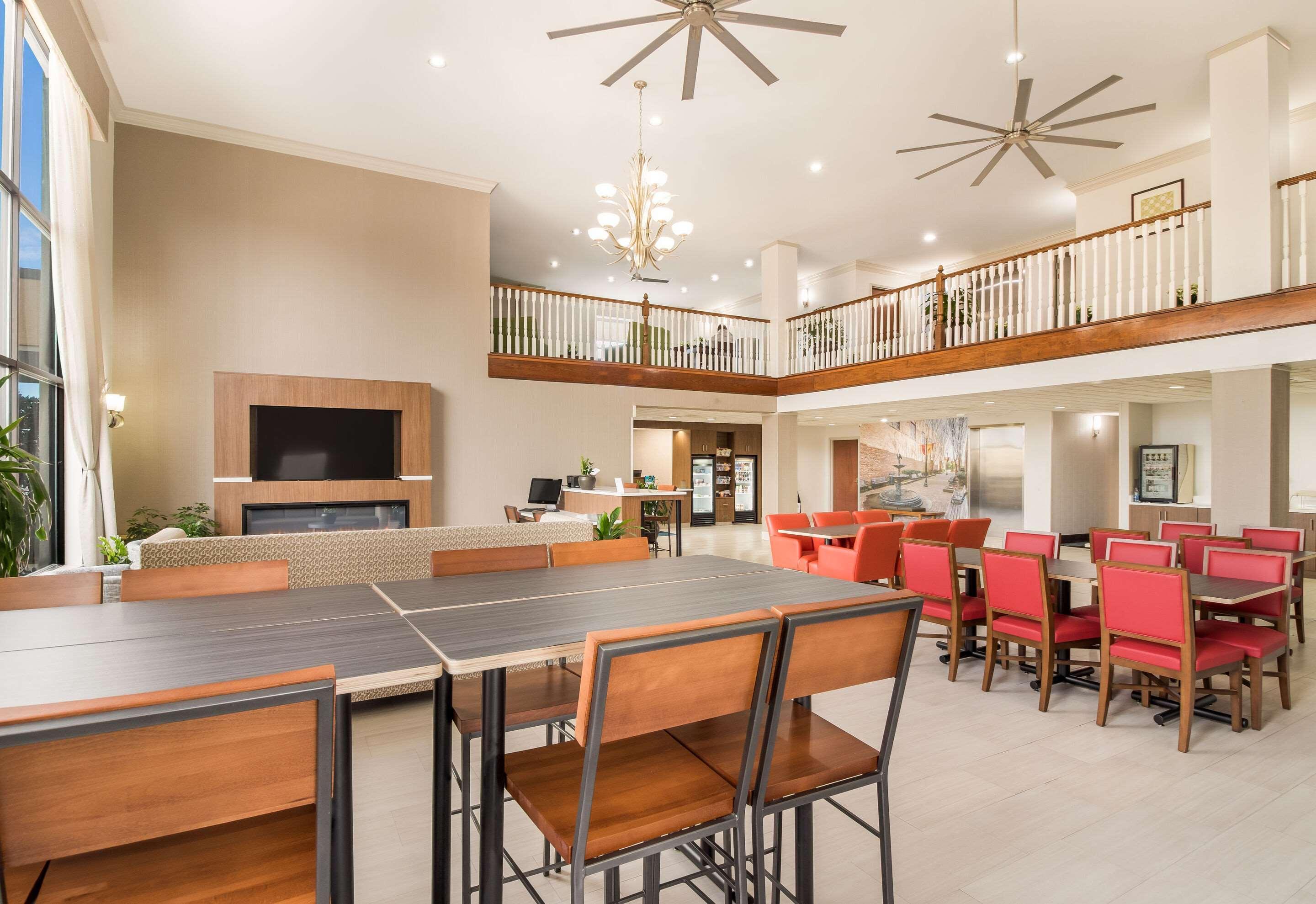 Clarion Pointe New Bern Hotel Bagian luar foto