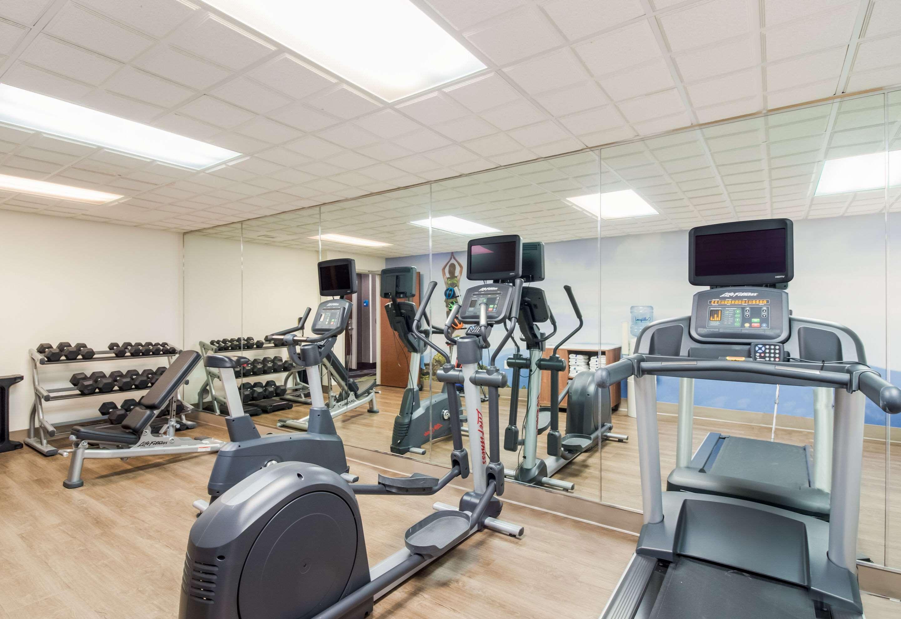 Clarion Pointe New Bern Hotel Bagian luar foto