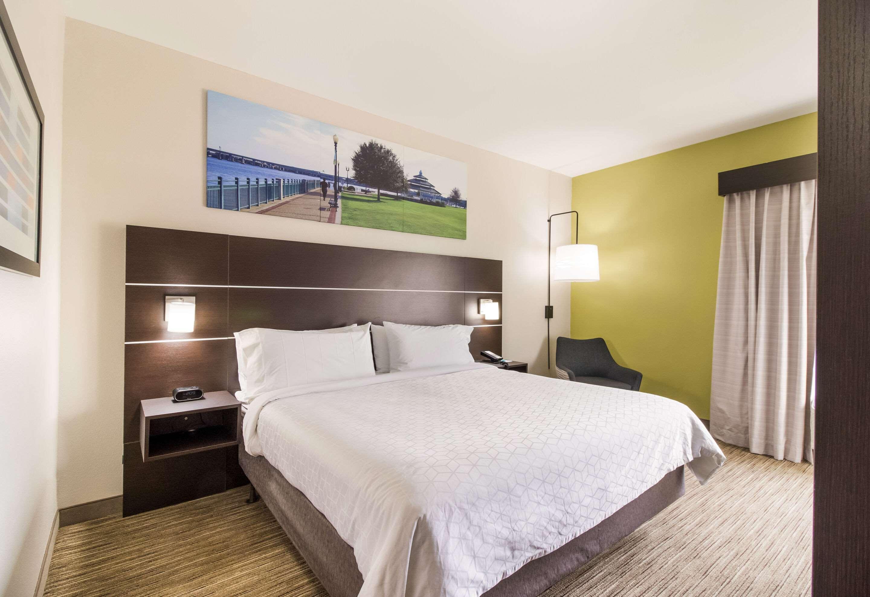Clarion Pointe New Bern Hotel Bagian luar foto