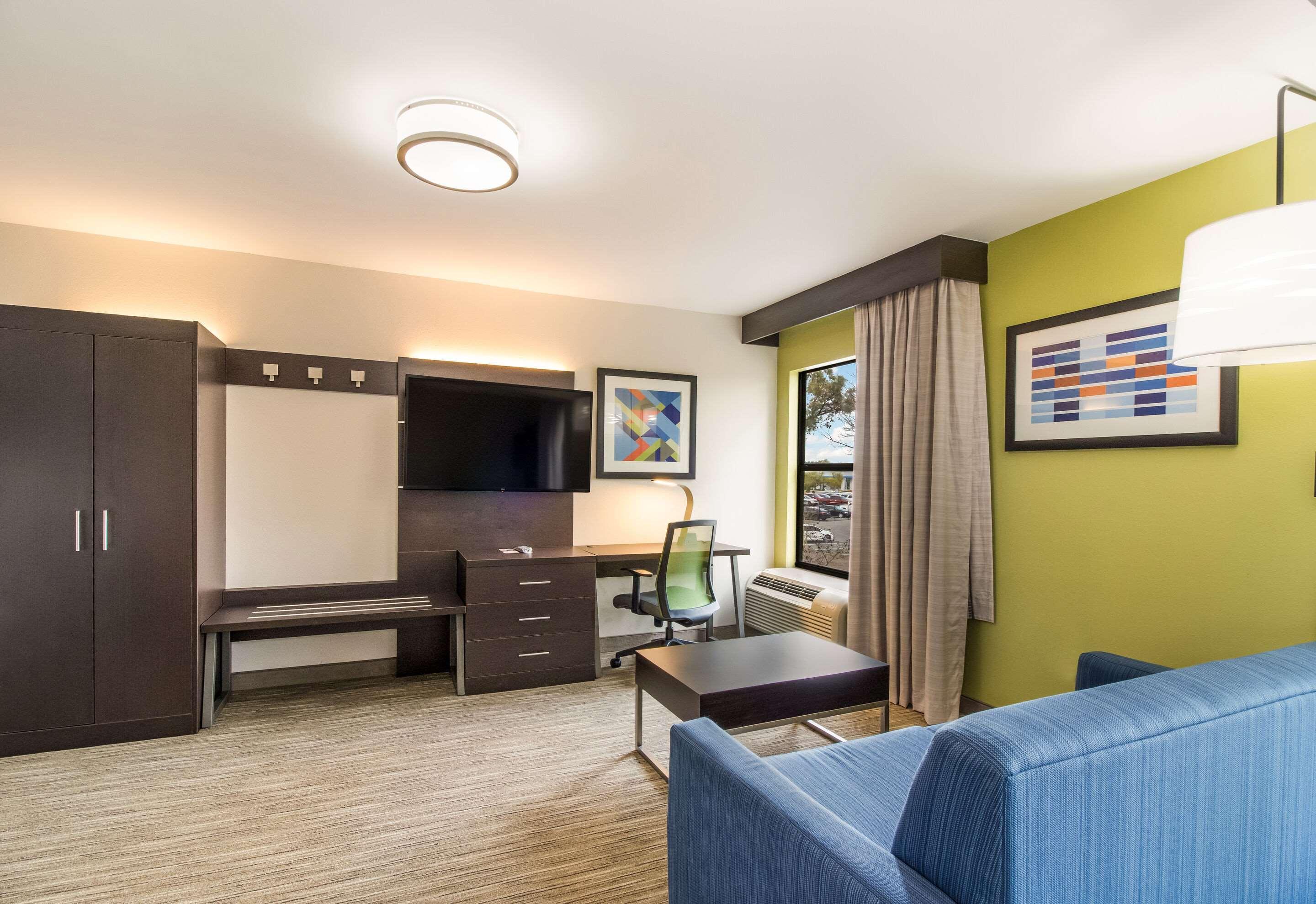 Clarion Pointe New Bern Hotel Bagian luar foto