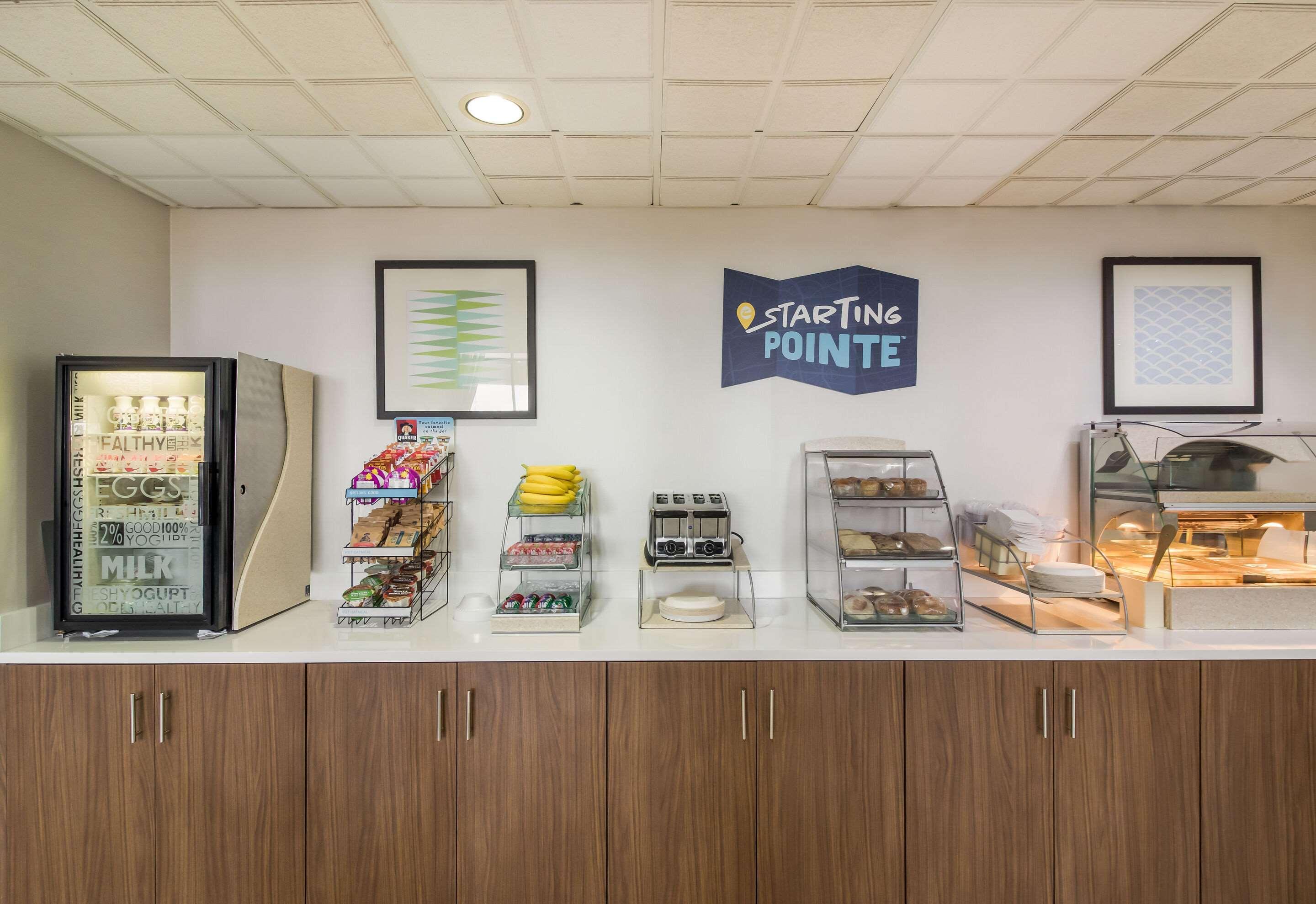 Clarion Pointe New Bern Hotel Bagian luar foto