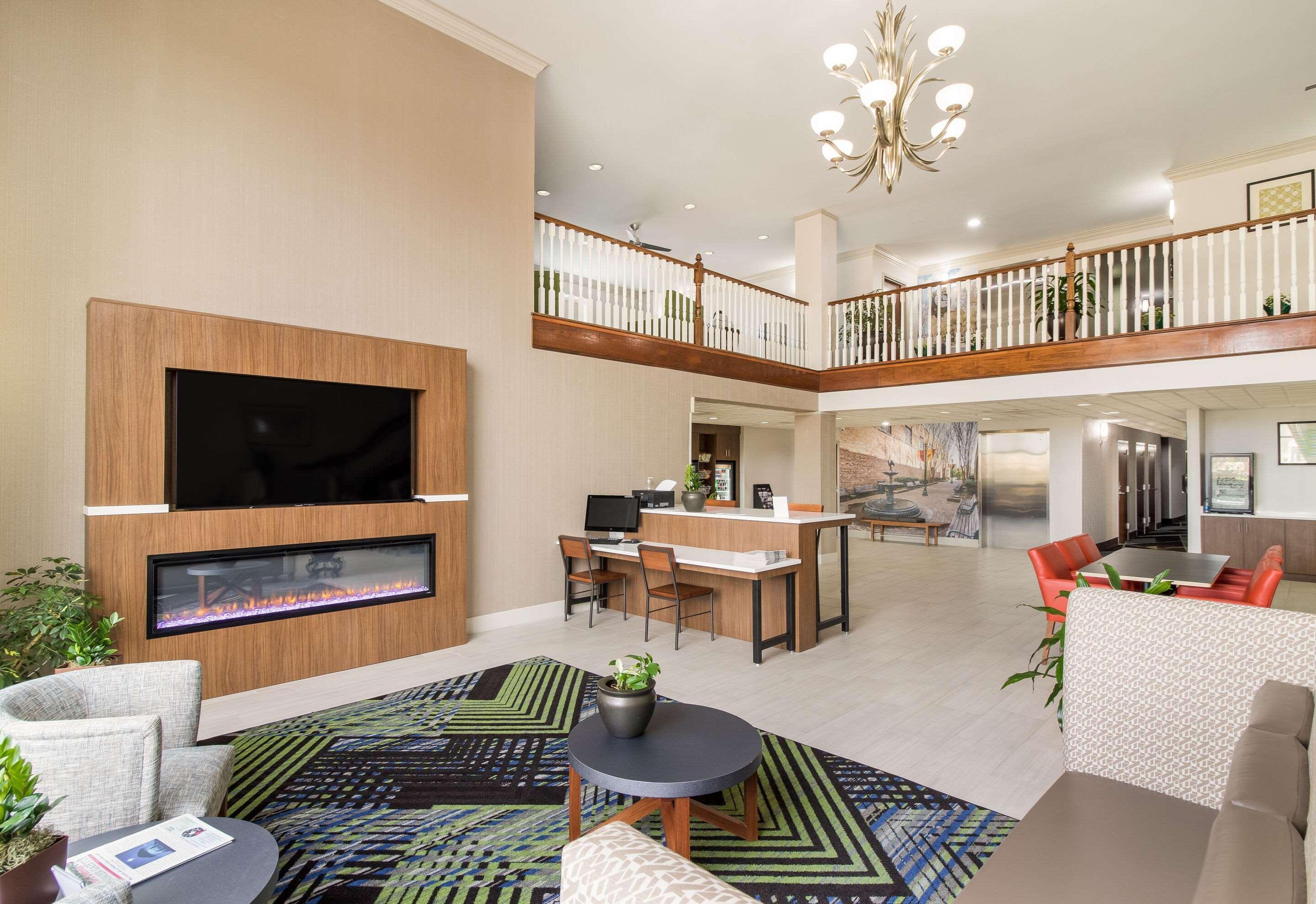 Clarion Pointe New Bern Hotel Bagian luar foto