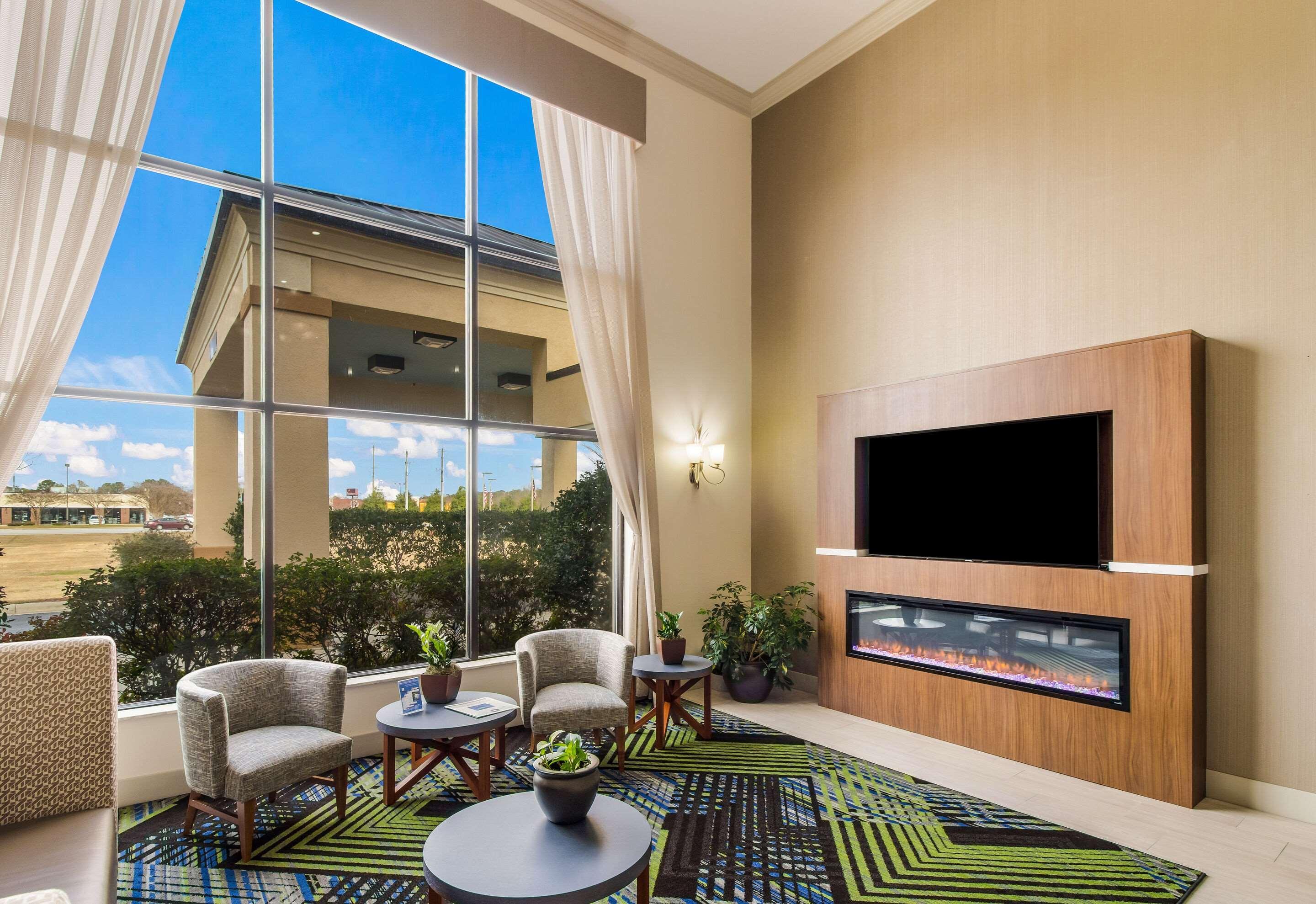 Clarion Pointe New Bern Hotel Bagian luar foto