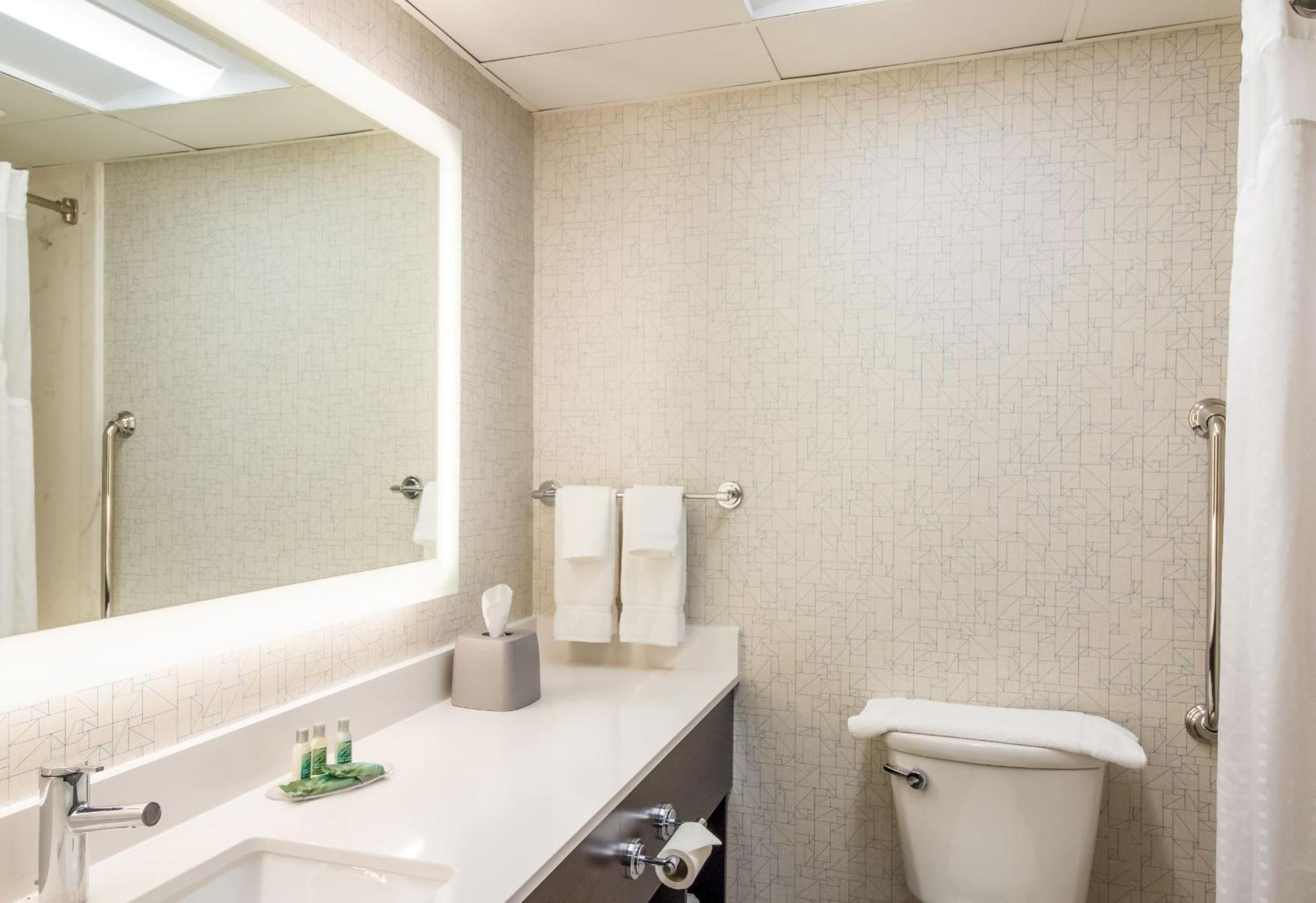 Clarion Pointe New Bern Hotel Bagian luar foto