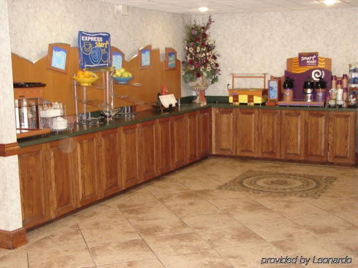 Clarion Pointe New Bern Hotel Bagian luar foto