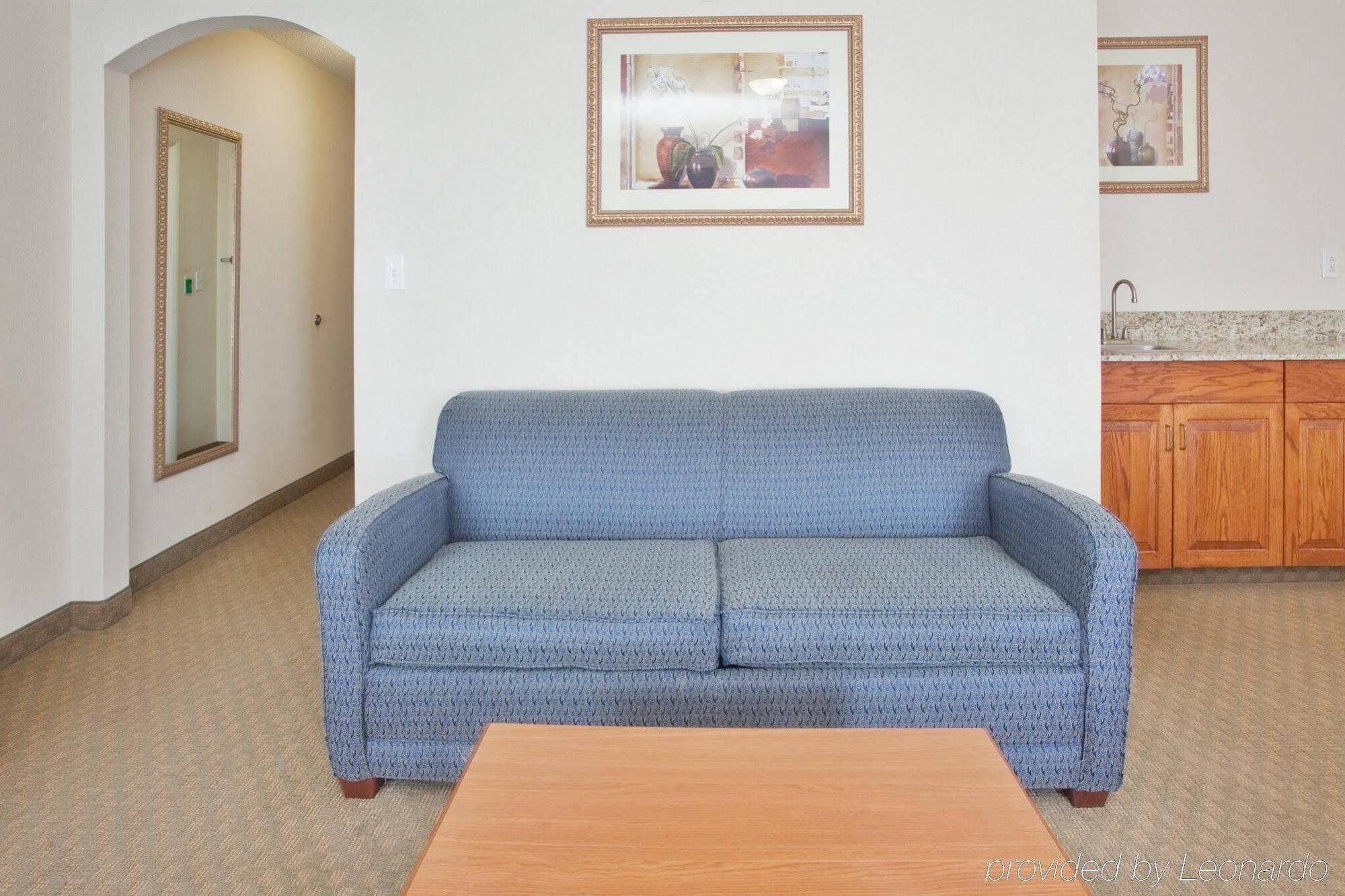 Clarion Pointe New Bern Hotel Bagian luar foto